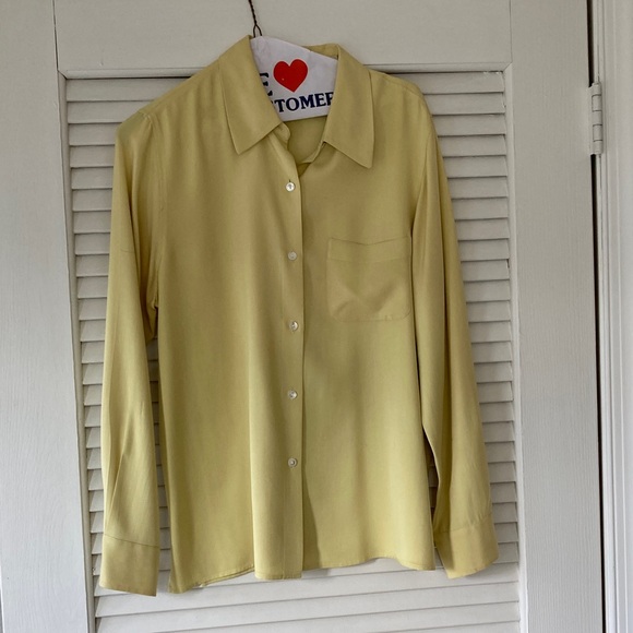Women’s button down blouse. - Picture 2 of 2